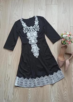 Романтичное черное платье с белым кружевом, р. s