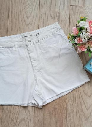 Короткие  белые джинсовые шорты, р.m