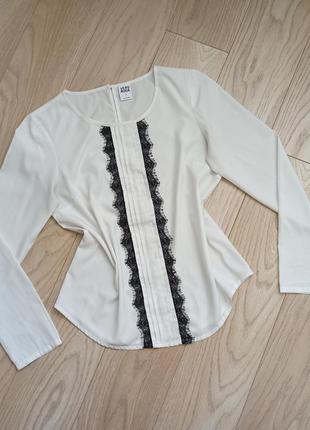 Белая блуза с черным гипюром, р.м