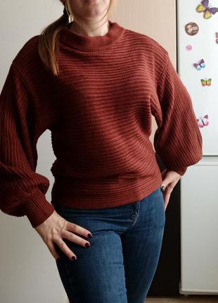Классный свитер с объемными рукавами, р.m