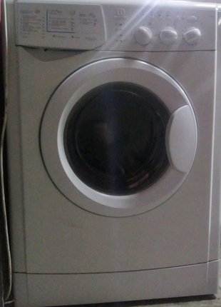 Продам пральну машинку Indesit