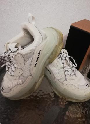 Balenciaga triple s sales knockoff