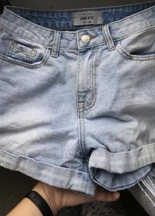 Классные джинсовые шорты с высокой посадкой