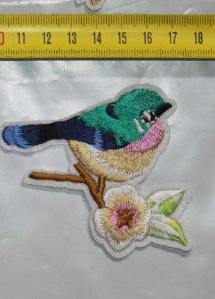 Патч нашивка с вышивкой термоаппликация на одежду птица