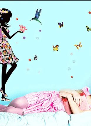 Наклейка на стіну для дитячої «дівчинка з метеликами»