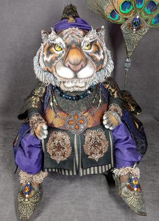 Интерьерная коллекционная кукла тигр индийский раджа