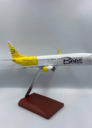 Модель літака Boeing 737-800 Bees Airlines  (масштаб 1:10...