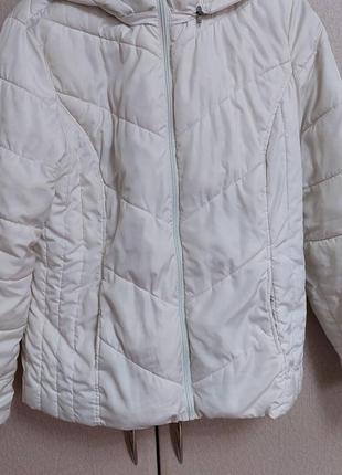 Куртка женская 48-50 размер 250 грн белая с капишеном