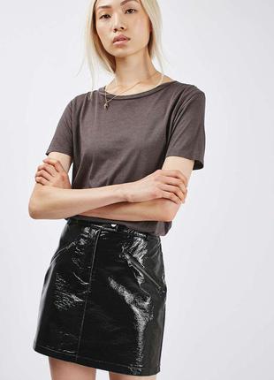 Чёрная лаковая мини юбка top shop размер с