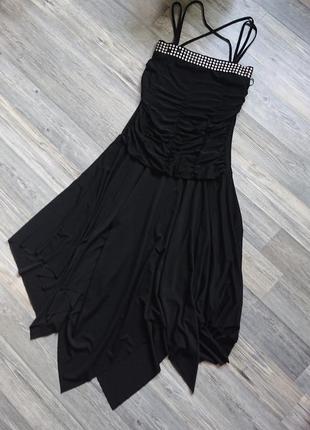 Красивый черный сарафан с ассиметричным низом платье