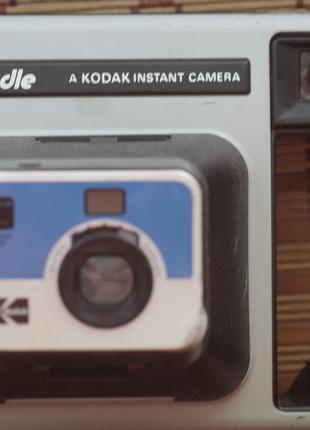 Handle a kodak instant camera