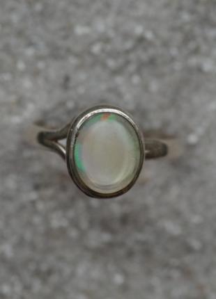 Кольцо с прозрачным опалом. серебро. индия размер 18
