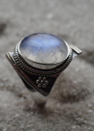 Кольцо лунный камень в серебре. размер 19 . Индия