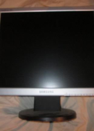 LCD 17" (43.2 см) Samsung 720N (R)