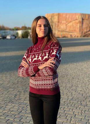 Жіночий светр з оленями (з горлом)
