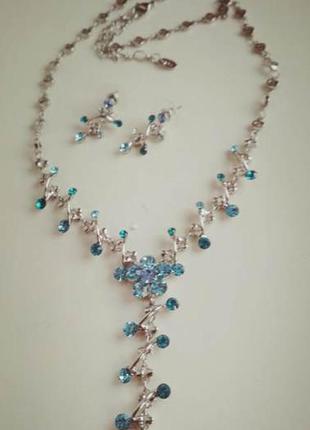 Набор  бижутерии, серьги и  ожерелье с голубыми камнями