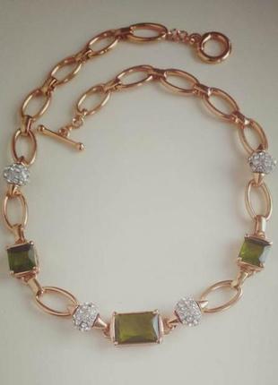 Стильное золотое ожерелье  с крупными оливковыми фианитами