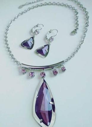Комплект бижутерии серебристый с яркими фиолетовыми камнями, с...