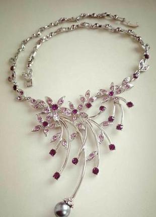 Нарядное серебристое  крупное ожерелье, колье   с фиолетовыми ...