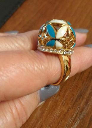 Кольцо с голубой  и белой емалью и камнями, размер 17