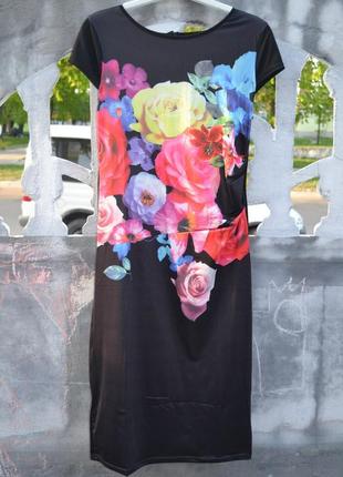 Красиве плаття-міді з яскравими квітами