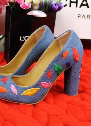 Шикарные элегантные туфли-лодочки с вышивкой от deriland