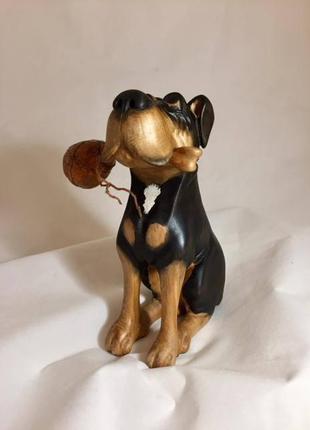 Коллекционная статуэтка "Собака с костью", Статуэтка из дерева...