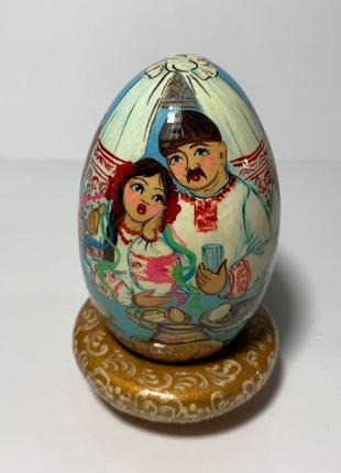 Дерев'яне яйце на підставці "Українське весілля"