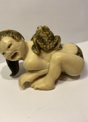 Авторская статуэтка фигурка "Девушка Гейша с лягушкой" из бивн...