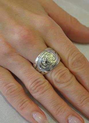 Шикарное кольцо из серебра