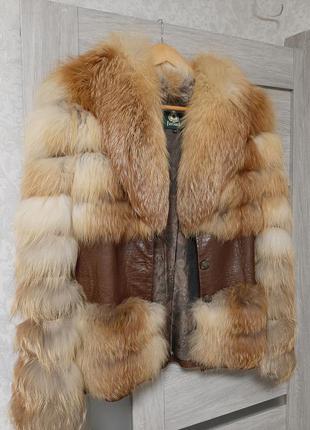 Меховая куртка из лисы со вставкой фактурной кожи