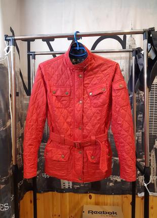 Красная демисезонная стеганая куртка оригинал barbour