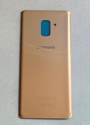 Samsung Galaxy A8 Plus Gold золотистая задняя крышка стеклянна...
