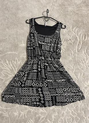 Бредовое  лётное черно-белое платье для девушки