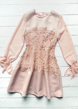 Коктельное платье розовое с кружевом на талии