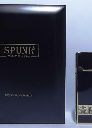 Подарочная кремниевая зажигалка "Spunk" в деревянной упаковке....
