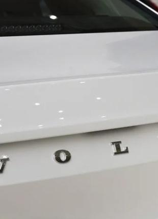 Надпись Volvo на крышку багажника