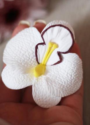 Заколка цветок ручной работы "белая орхидея"