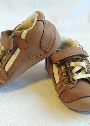 Кроссовки детские коричневые кожаные Mothercare (размер 18 (UK...