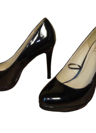Туфлі жіночі чорні лакові на підборах Atmosphere (розмір 37)