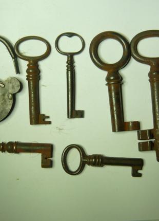 Коллекция ключей конец XIX начало XX века найдены в домах Ленингр