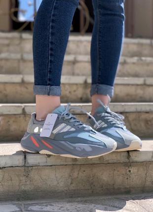 Стильные женские кроссовки Adidas Yeezy boost 700
