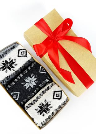Носки женские новогодние из трёх пар в подарочной упаковке!