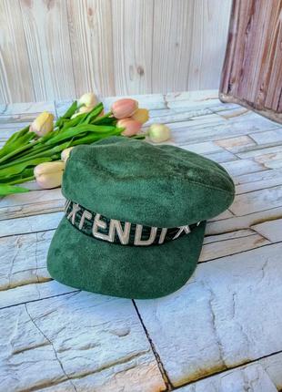 Стильна зелена кепка, кепі, козирок в стилі fendi