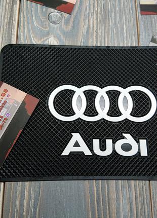 Антиковзаючий килимок на панель авто Audi (Ауді)