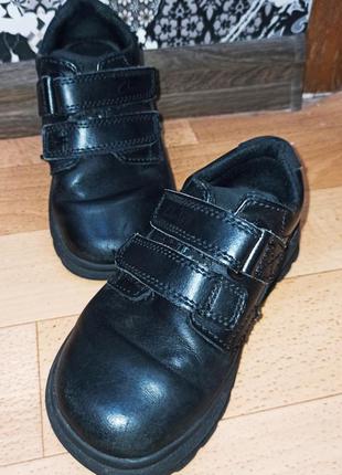 Детские кожаные ботинки для мальчика clarks 28р
