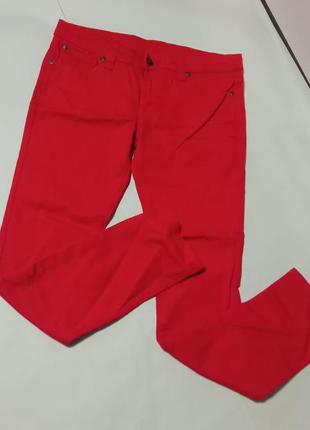 Новые красные джинсы