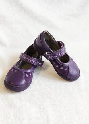 Туфли детские кожаные фиолетовые clarks first shoes