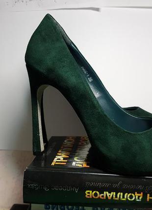 Зеленые изумрудные туфли каблуки замша натуральная