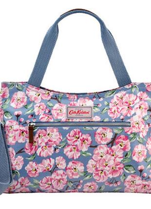 Цветочная веселая добротная сумка кросс боди, голубая  в цветы...